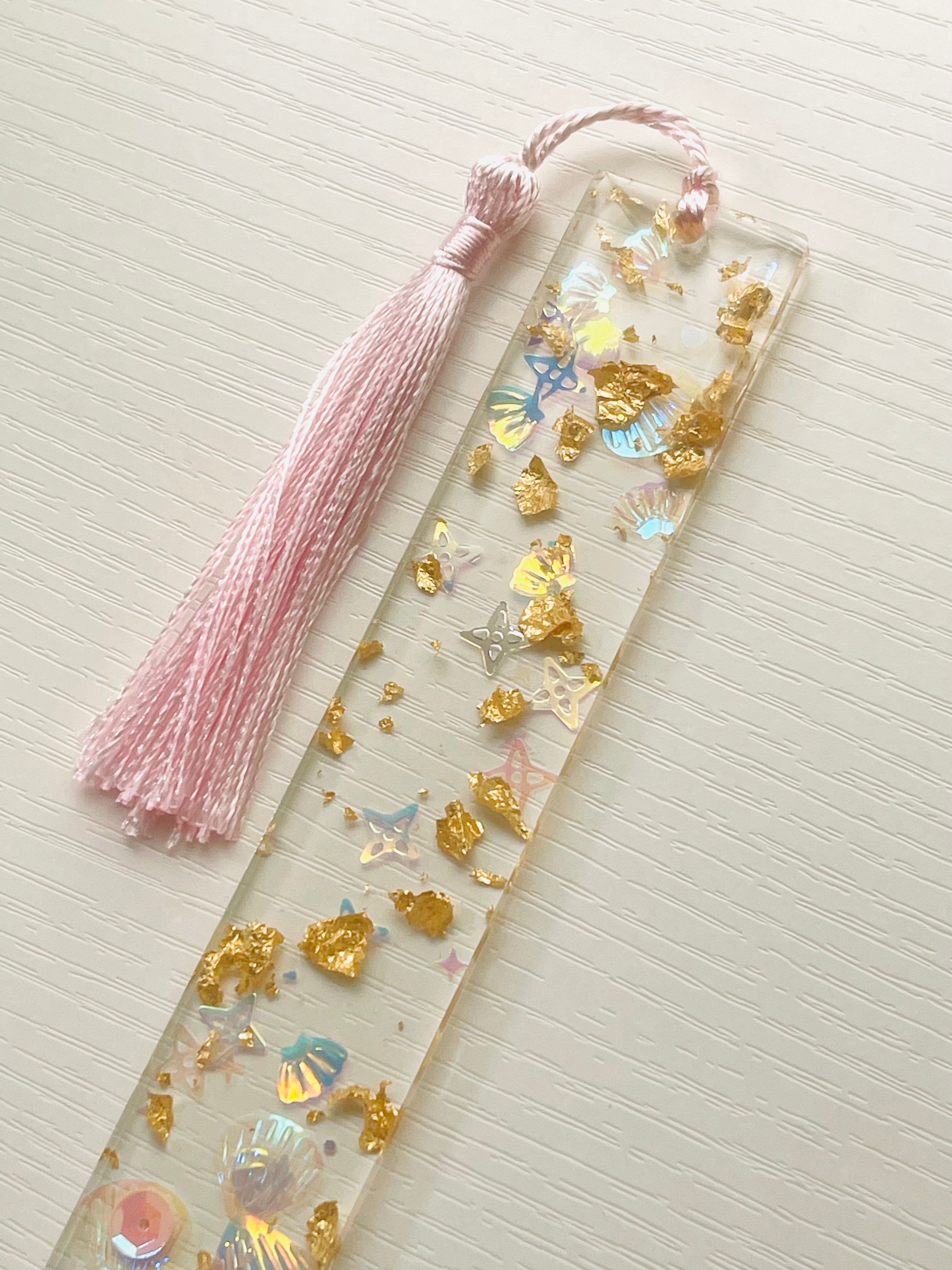 Resin Seashell Gold Leaf Bookmark