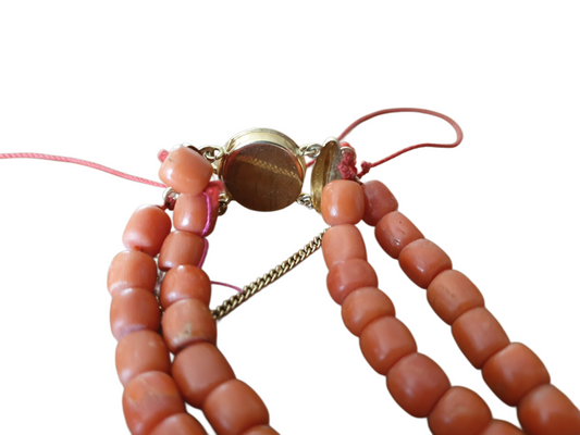 CoralGrace Armbånd med Dobbelt Perlerække – Elegant Vintage Design